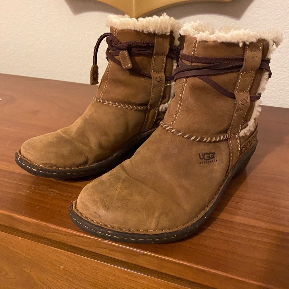 UGG Caspia Women’s Boot